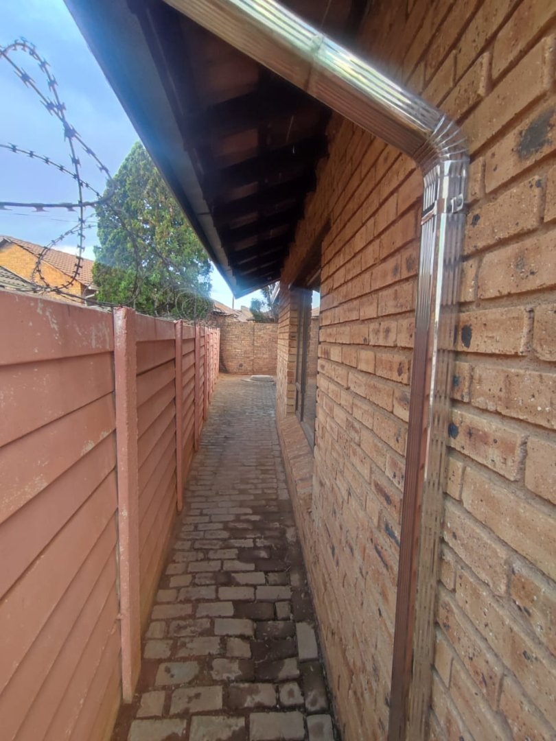 2 Bedroom Property for Sale in Daveyton Gauteng