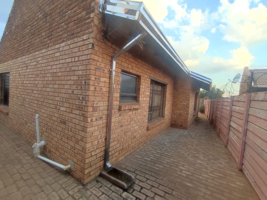 2 Bedroom Property for Sale in Daveyton Gauteng