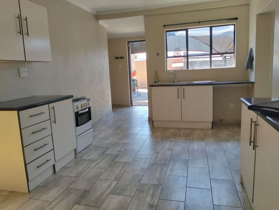 To Let 1 Bedroom Property for Rent in Kenmare Gauteng