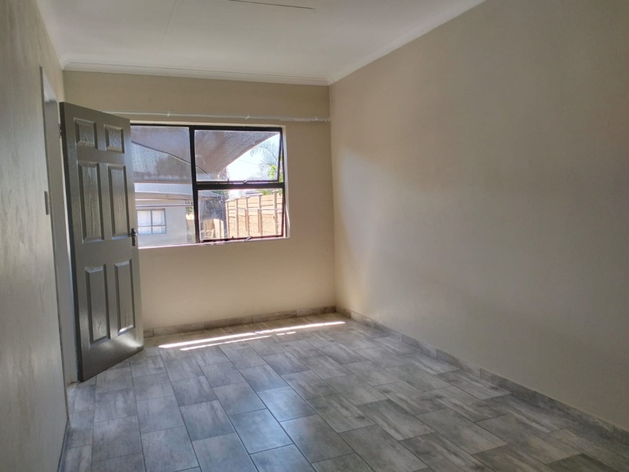 To Let 1 Bedroom Property for Rent in Kenmare Gauteng