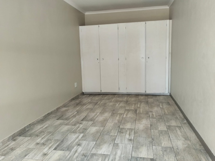 To Let 1 Bedroom Property for Rent in Kenmare Gauteng