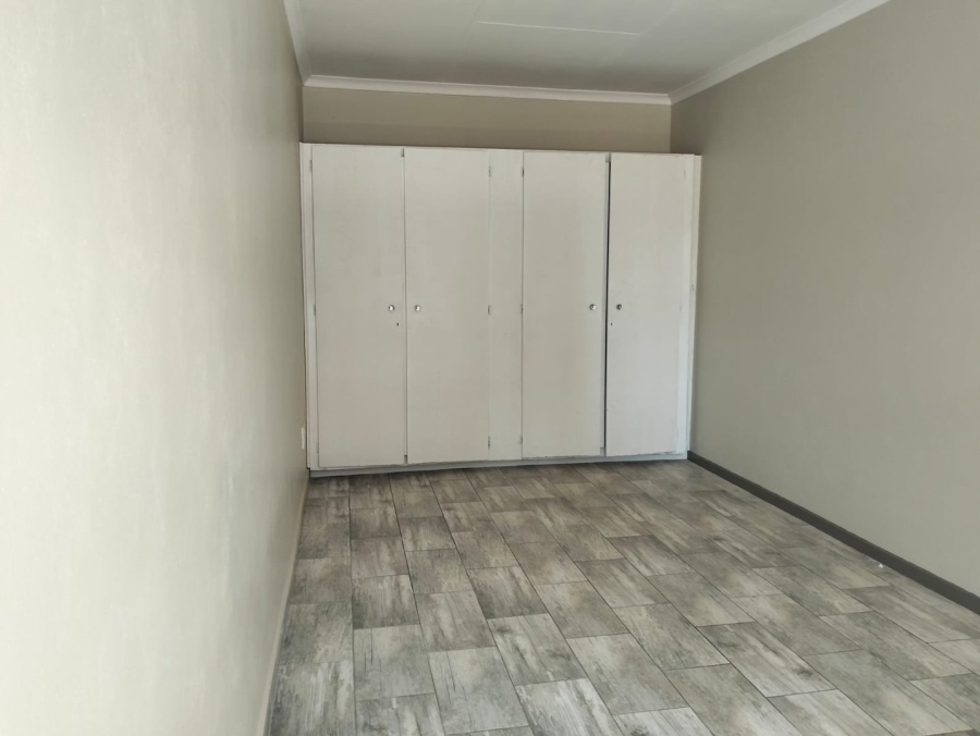 To Let 1 Bedroom Property for Rent in Kenmare Gauteng