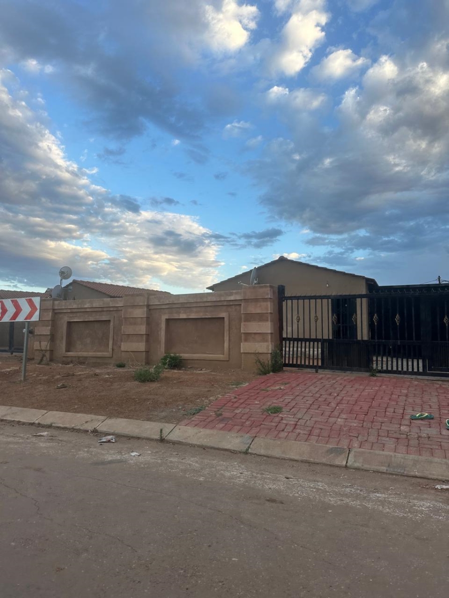 2 Bedroom Property for Sale in Phomolong Gauteng