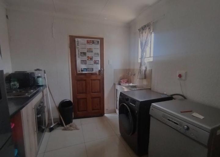 2 Bedroom Property for Sale in Windmill Park Gauteng