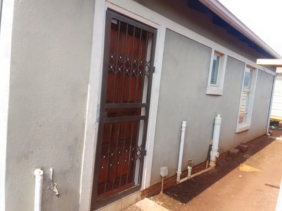 To Let 3 Bedroom Property for Rent in Rosslyn Industrial Gauteng