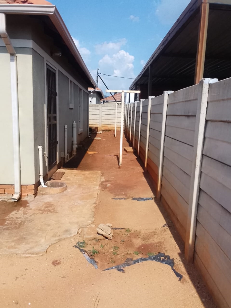 To Let 3 Bedroom Property for Rent in Rosslyn Industrial Gauteng