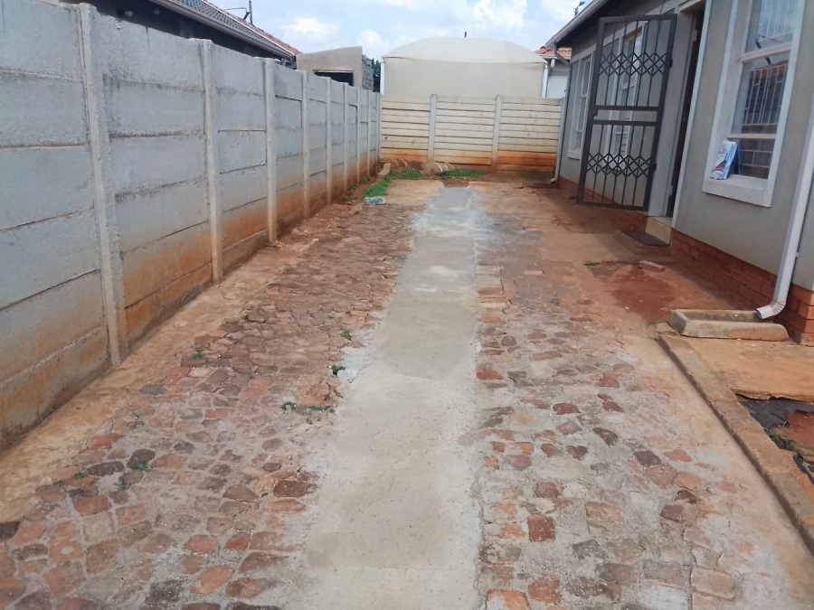 To Let 3 Bedroom Property for Rent in Rosslyn Industrial Gauteng