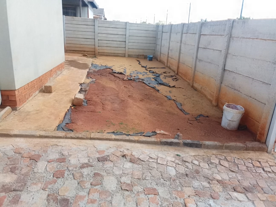 To Let 3 Bedroom Property for Rent in Rosslyn Industrial Gauteng