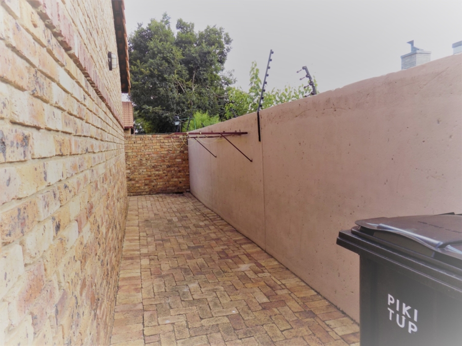 2 Bedroom Property for Sale in Halfway Gardens Gauteng