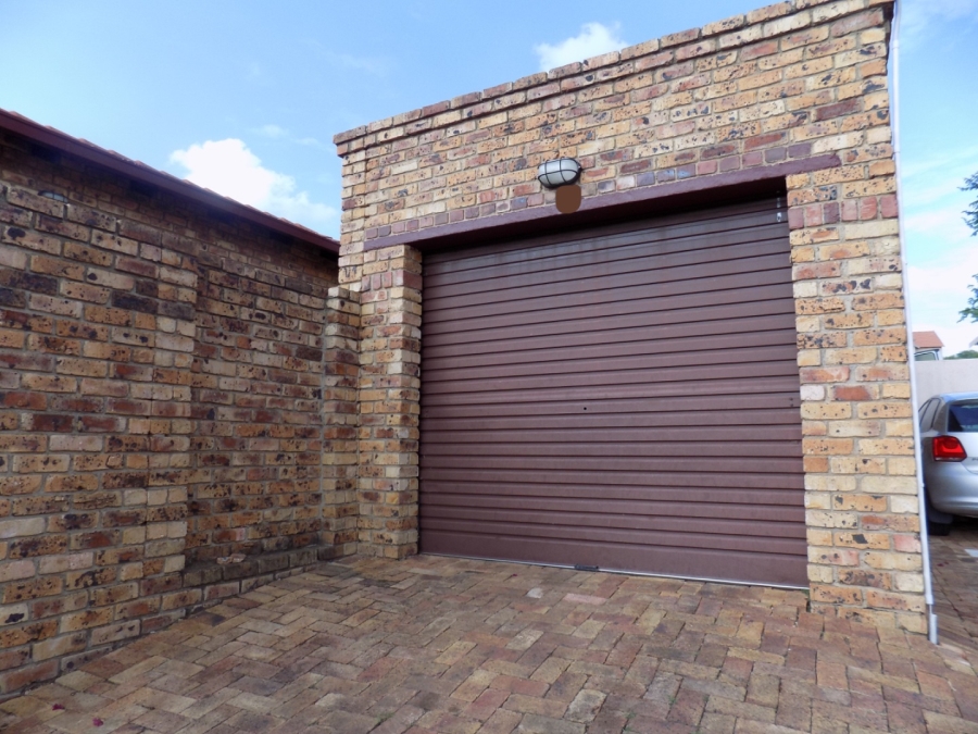 2 Bedroom Property for Sale in Halfway Gardens Gauteng