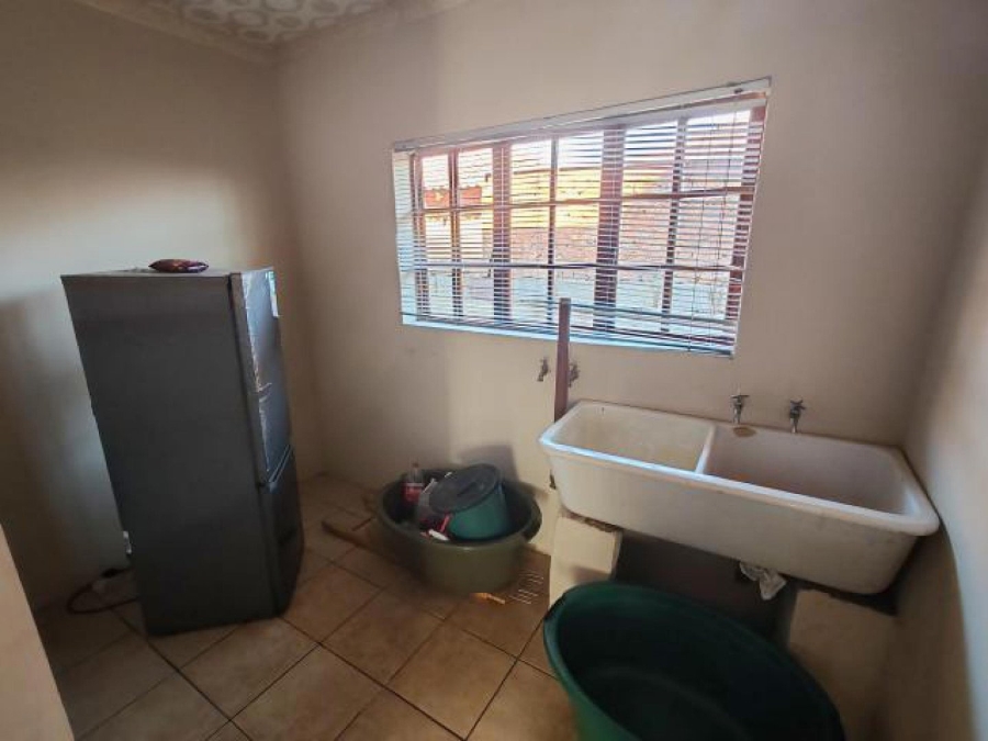 6 Bedroom Property for Sale in Atteridgeville Gauteng