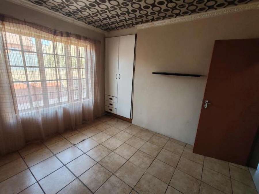 6 Bedroom Property for Sale in Atteridgeville Gauteng