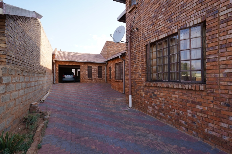 6 Bedroom Property for Sale in Atteridgeville Gauteng