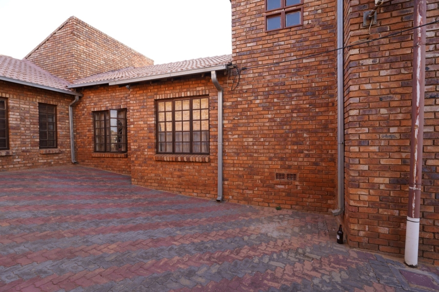 6 Bedroom Property for Sale in Atteridgeville Gauteng