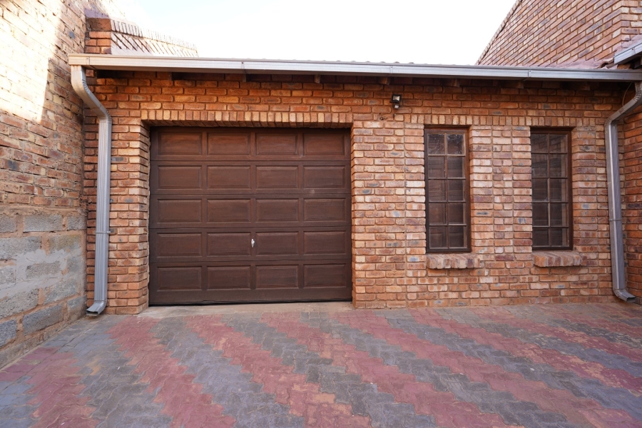 6 Bedroom Property for Sale in Atteridgeville Gauteng