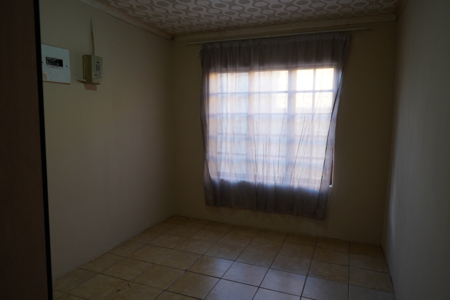 6 Bedroom Property for Sale in Atteridgeville Gauteng