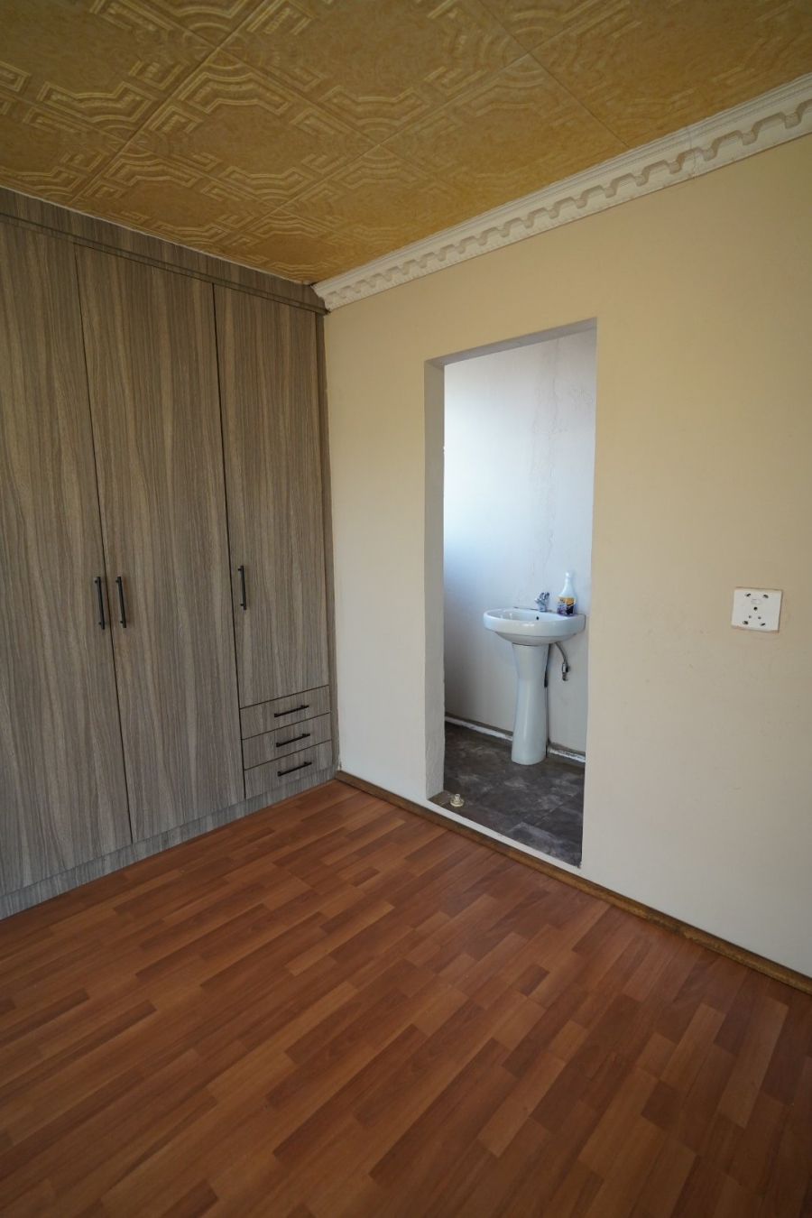 6 Bedroom Property for Sale in Atteridgeville Gauteng