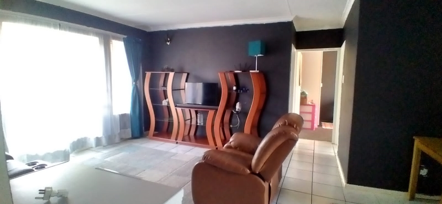 To Let 2 Bedroom Property for Rent in Roodekrans Gauteng