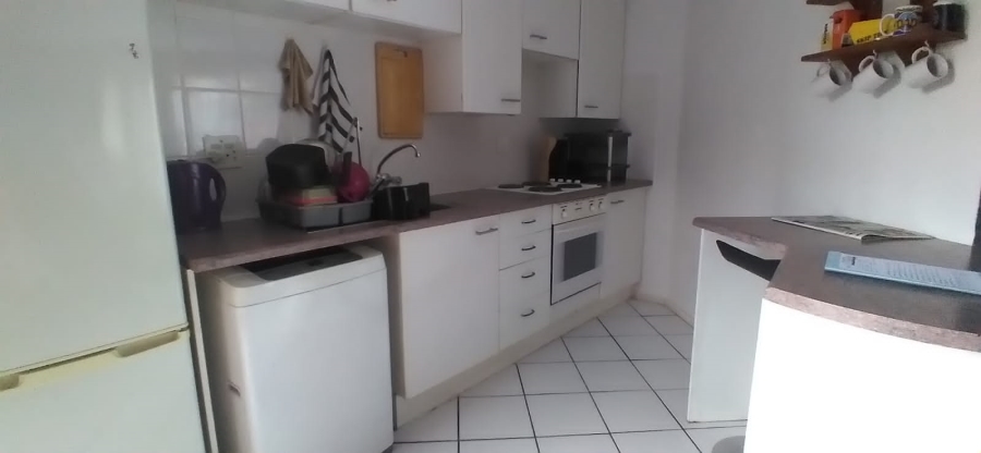 To Let 2 Bedroom Property for Rent in Roodekrans Gauteng