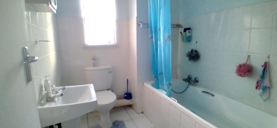 To Let 2 Bedroom Property for Rent in Roodekrans Gauteng