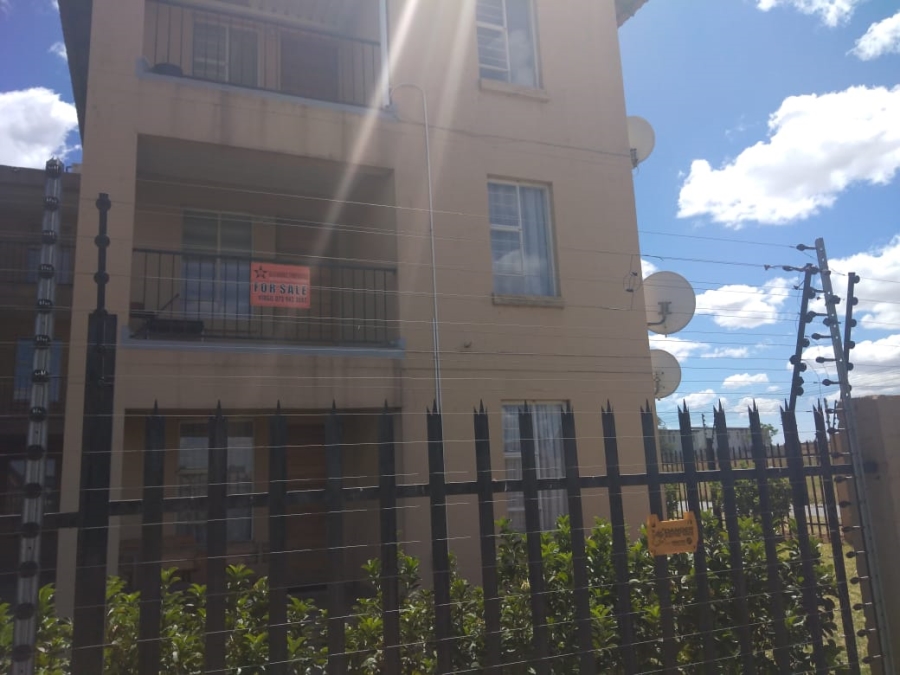 2 Bedroom Property for Sale in Albertsdal Gauteng