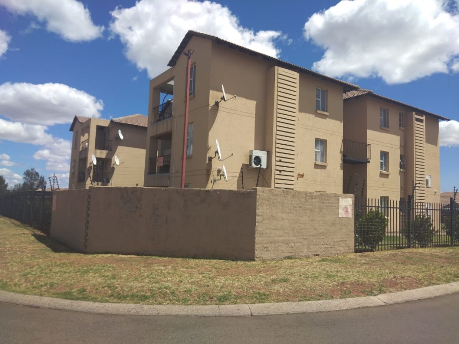 2 Bedroom Property for Sale in Albertsdal Gauteng