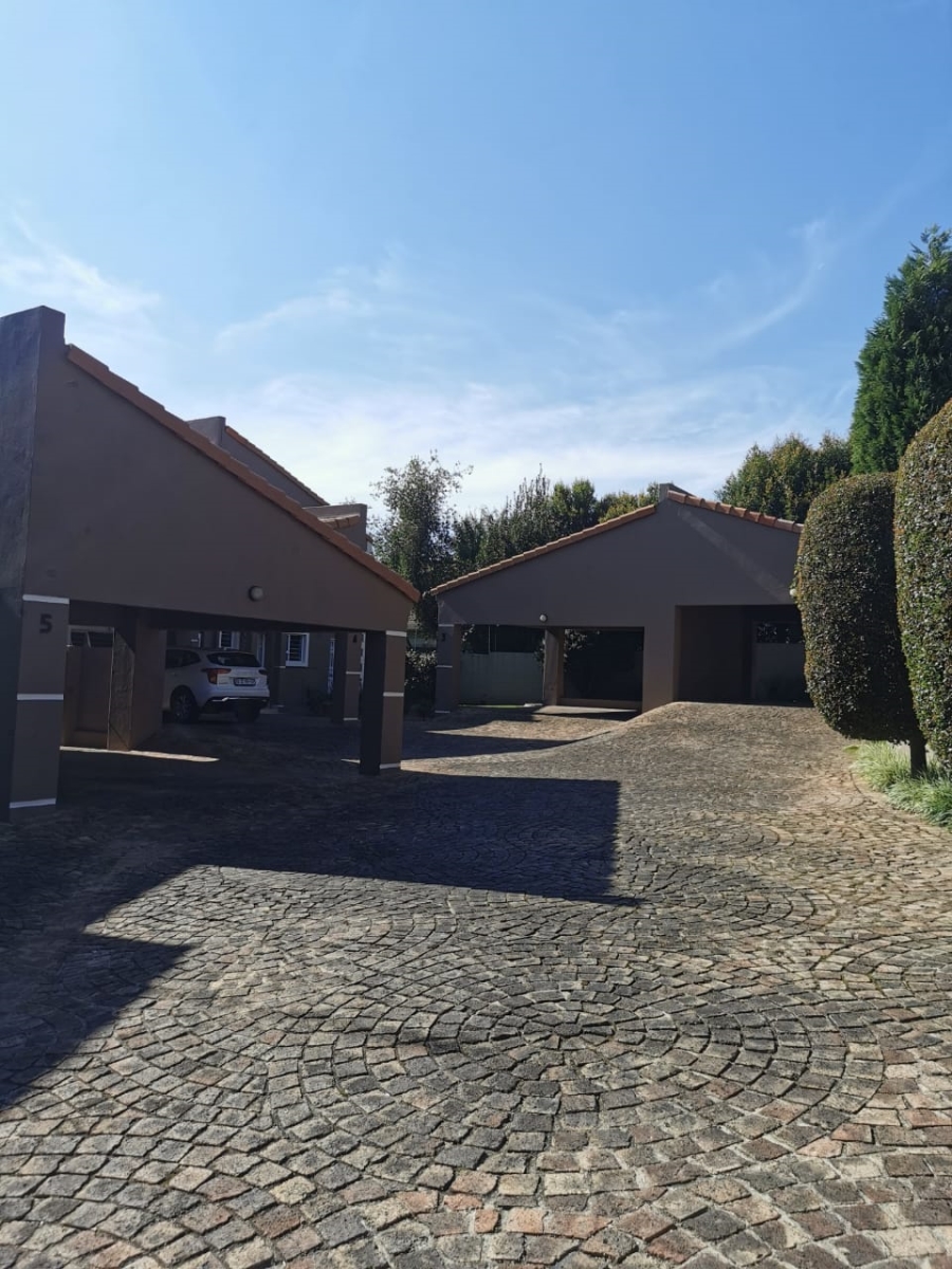 To Let 3 Bedroom Property for Rent in Magaliessig Gauteng