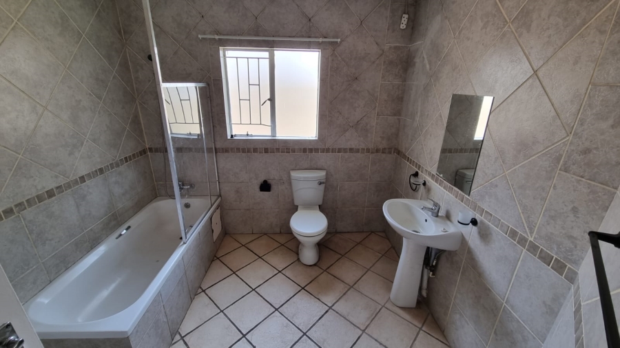 3 Bedroom Property for Sale in Amberfield Gauteng