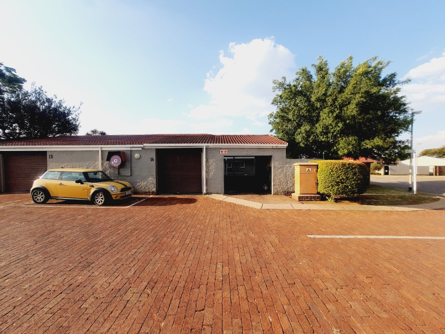 To Let 4 Bedroom Property for Rent in Elardus Park Gauteng