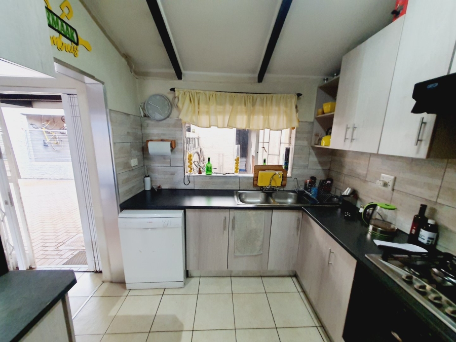 To Let 4 Bedroom Property for Rent in Elardus Park Gauteng