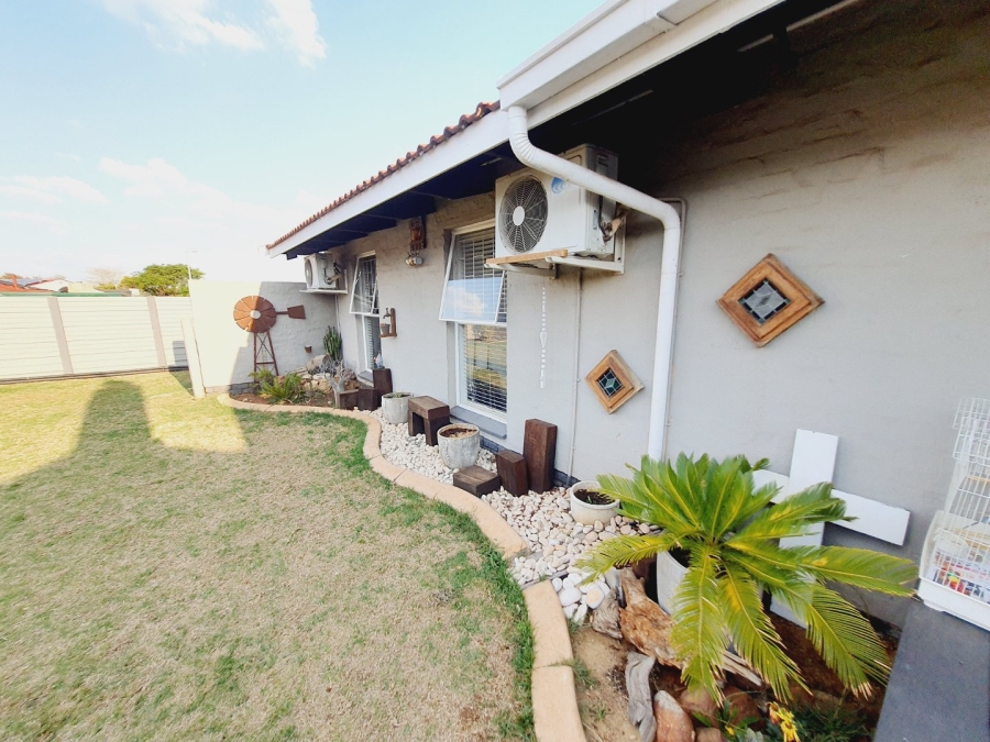 To Let 4 Bedroom Property for Rent in Elardus Park Gauteng