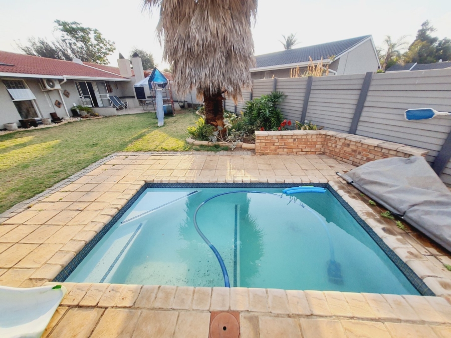 To Let 4 Bedroom Property for Rent in Elardus Park Gauteng