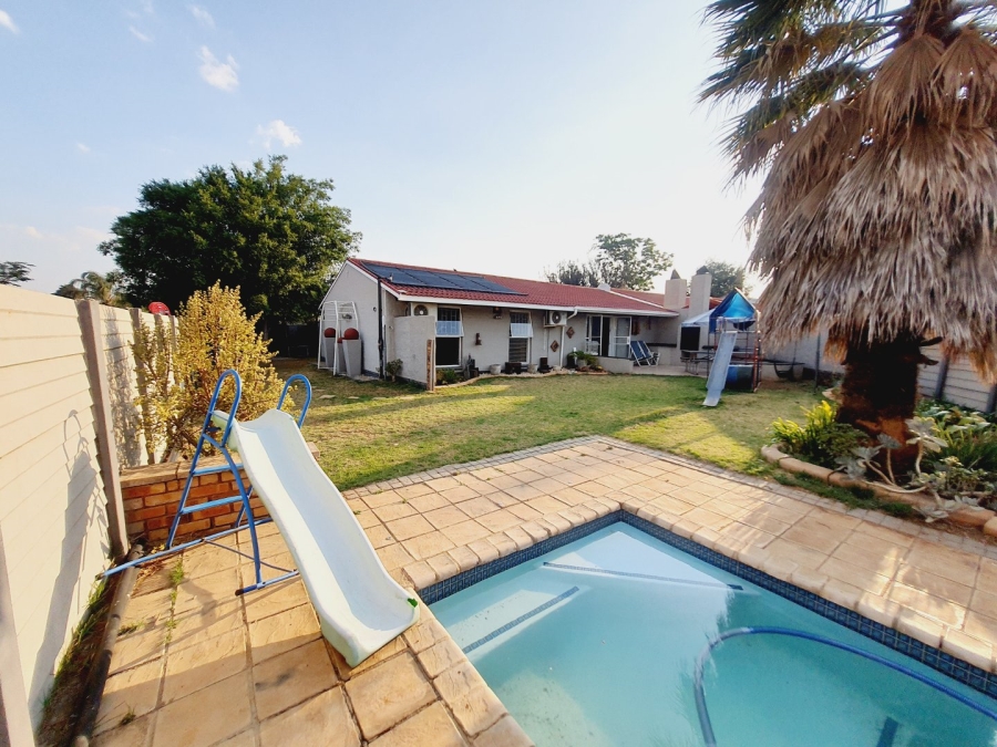 To Let 4 Bedroom Property for Rent in Elardus Park Gauteng