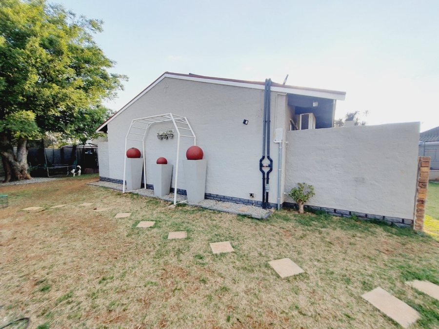 To Let 4 Bedroom Property for Rent in Elardus Park Gauteng