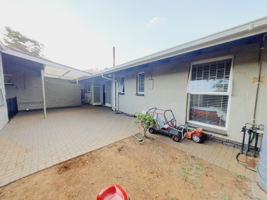 To Let 4 Bedroom Property for Rent in Elardus Park Gauteng