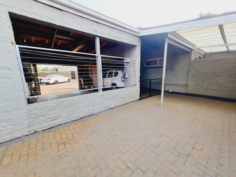 To Let 4 Bedroom Property for Rent in Elardus Park Gauteng