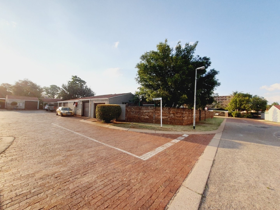 To Let 4 Bedroom Property for Rent in Elardus Park Gauteng