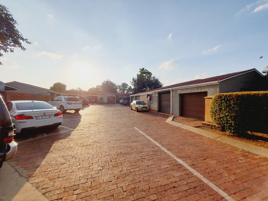 To Let 4 Bedroom Property for Rent in Elardus Park Gauteng