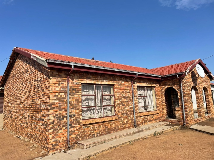 4 Bedroom Property for Sale in Soshanguve FF Gauteng