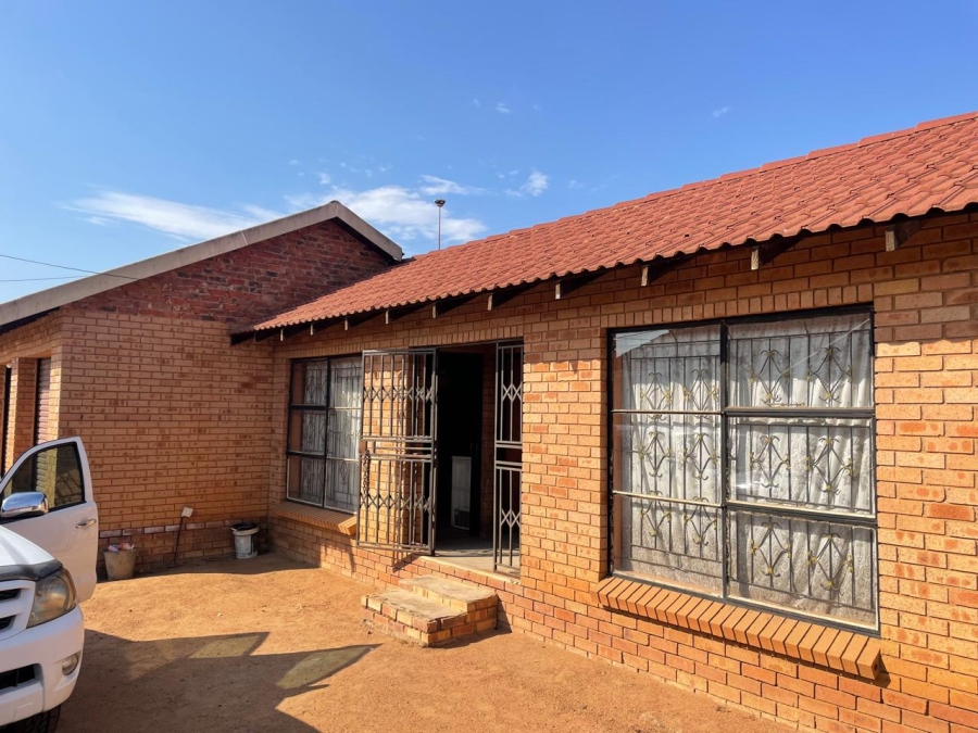 4 Bedroom Property for Sale in Soshanguve FF Gauteng