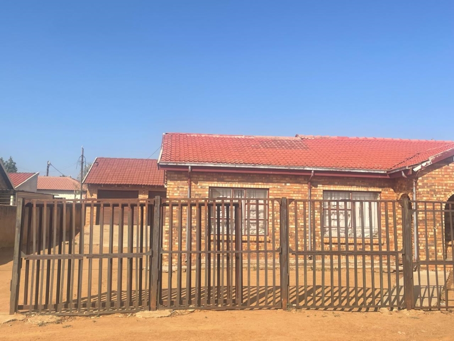 4 Bedroom Property for Sale in Soshanguve FF Gauteng