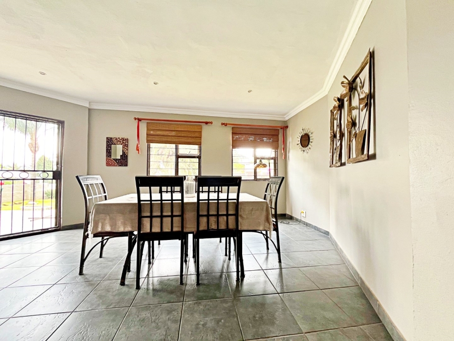 4 Bedroom Property for Sale in Rooihuiskraal Gauteng