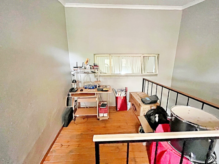 4 Bedroom Property for Sale in Rooihuiskraal Gauteng