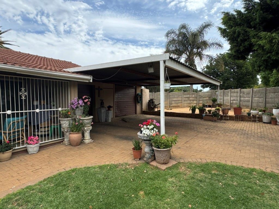 3 Bedroom Property for Sale in Birchleigh Gauteng