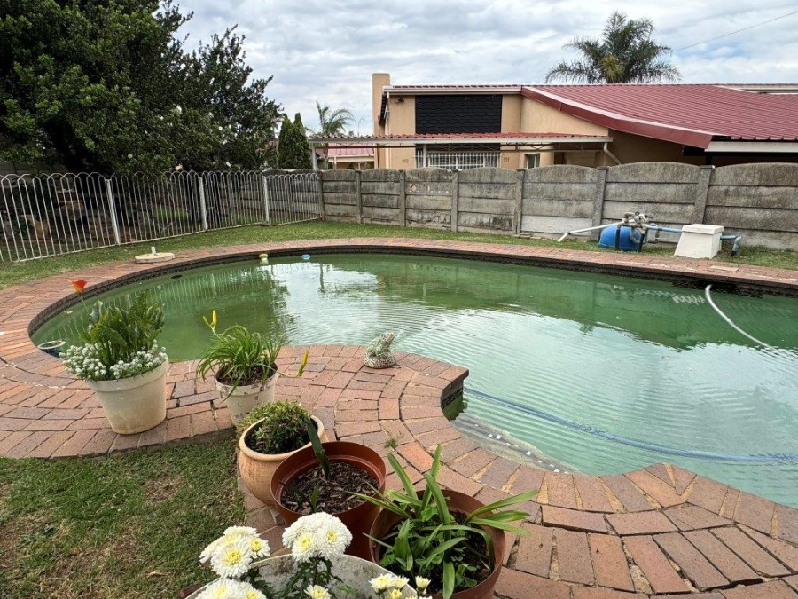 3 Bedroom Property for Sale in Birchleigh Gauteng