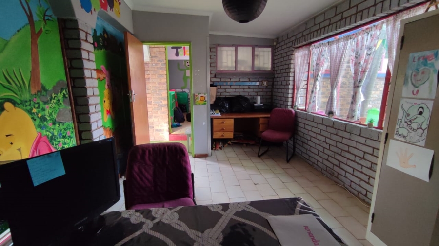 5 Bedroom Property for Sale in The Reeds Gauteng