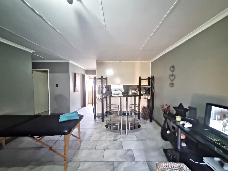 2 Bedroom Property for Sale in Ravenswood Gauteng