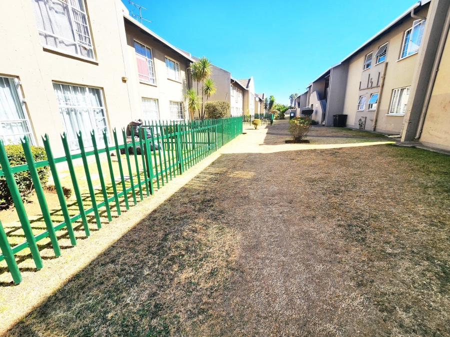 2 Bedroom Property for Sale in Ravenswood Gauteng