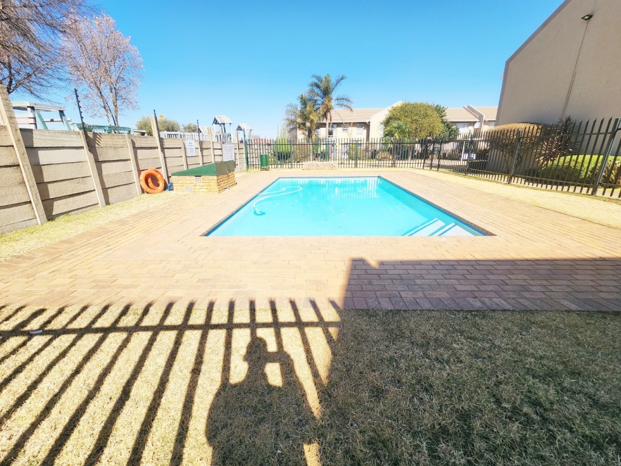 2 Bedroom Property for Sale in Ravenswood Gauteng