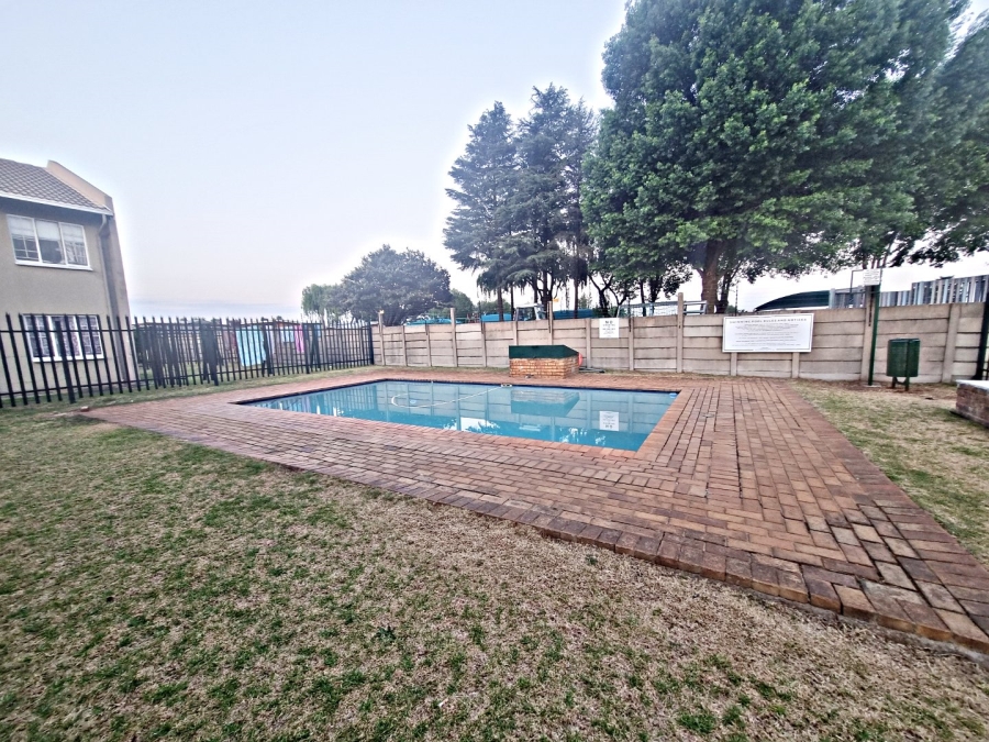 2 Bedroom Property for Sale in Ravenswood Gauteng